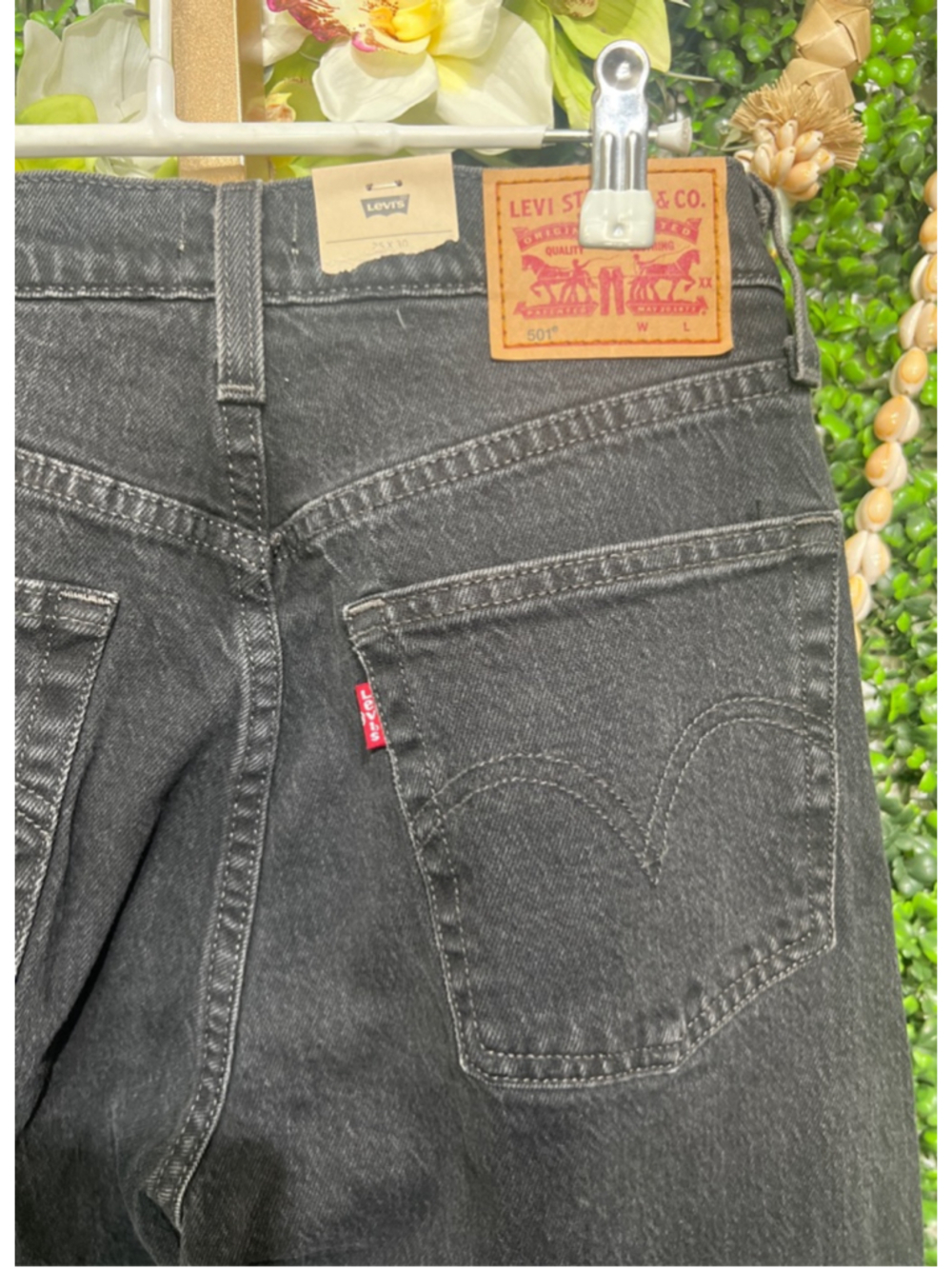 Women's Levi's Black 501 Original Straight Leg La La Jeans Size 26 Studded - Picture 11 of 12